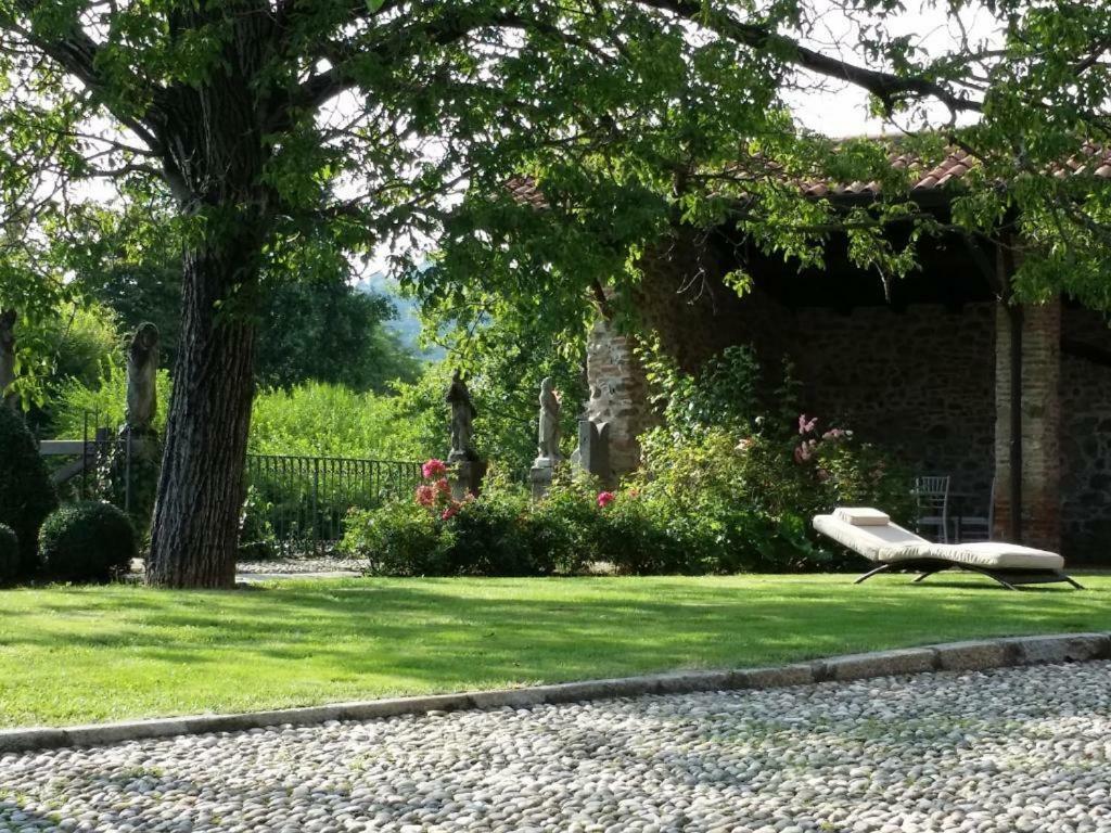 Bed and Breakfast Castello Di Cernusco Lombardone Екстер'єр фото